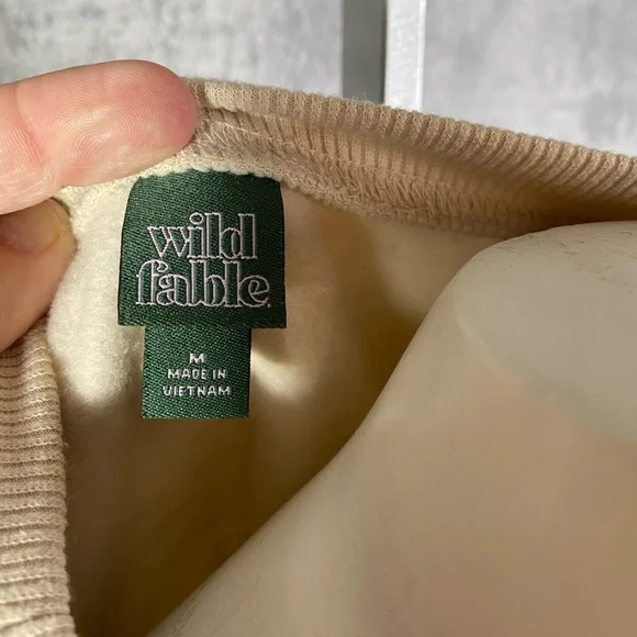 Wild Fable “LOVE” Sweatshirt - Picture 4 of 4